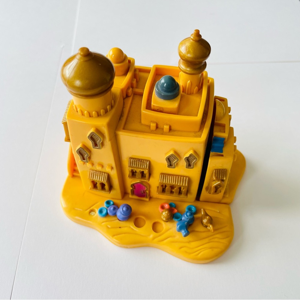 Vintage 1995 Bluebird Polly Pocket Disney Aladdin Agrabah Marketplace Compact
